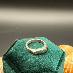 Simple Gal Singlet Ring